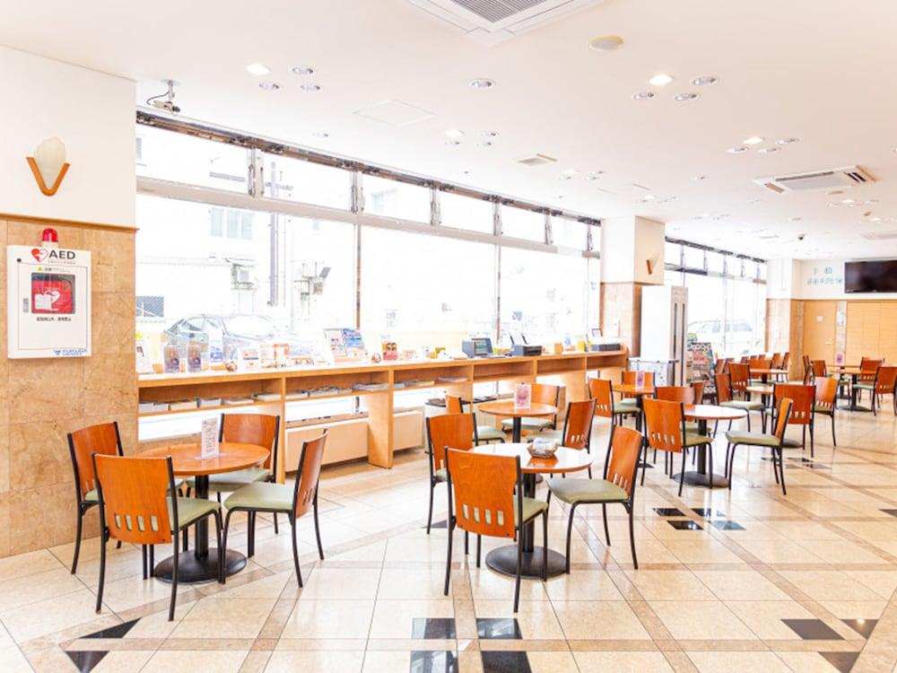 Toyoko Inn Hokkaido Asahikawa Ekimae Ichijo Dori Esterno foto