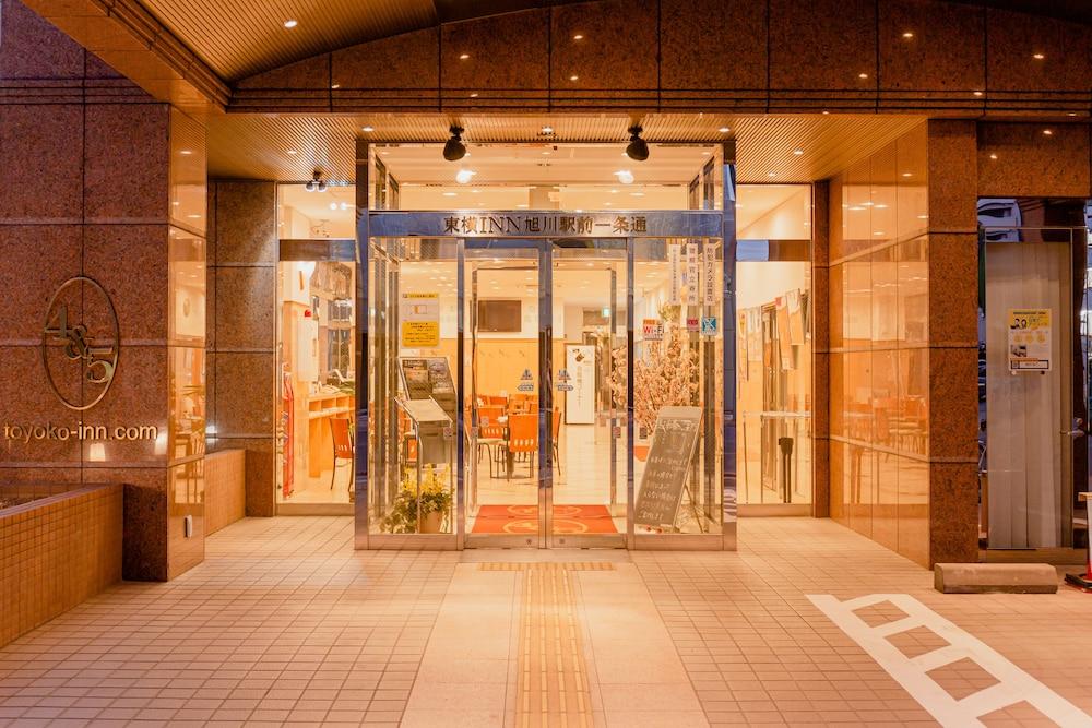 Toyoko Inn Hokkaido Asahikawa Ekimae Ichijo Dori Esterno foto