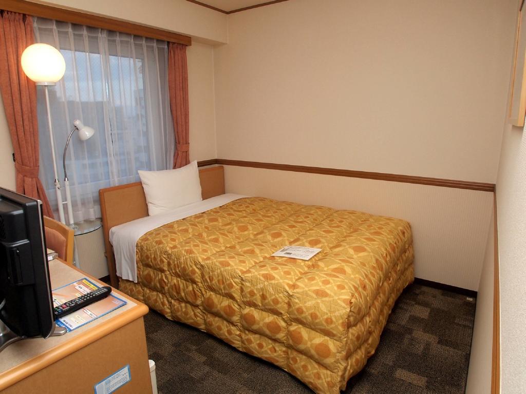 Toyoko Inn Hokkaido Asahikawa Ekimae Ichijo Dori Esterno foto