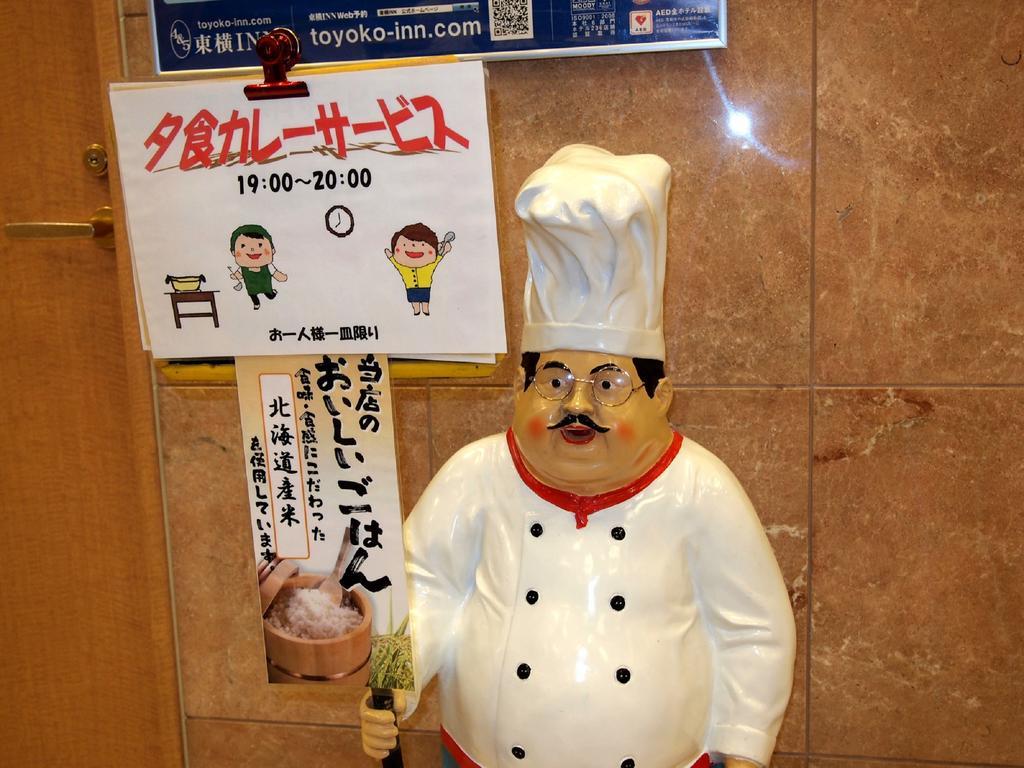 Toyoko Inn Hokkaido Asahikawa Ekimae Ichijo Dori Esterno foto